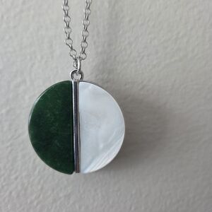 🌹#152 Paparazzi Green and White Circle Pendant Necklace
